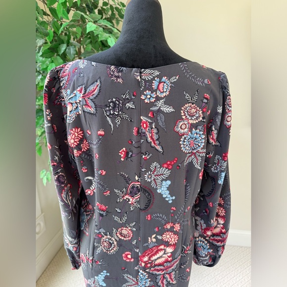 LOFT Dress Long Sleeve Gray
Floral Print Petites Women Size 12
Unlined - Picture 3 of 8